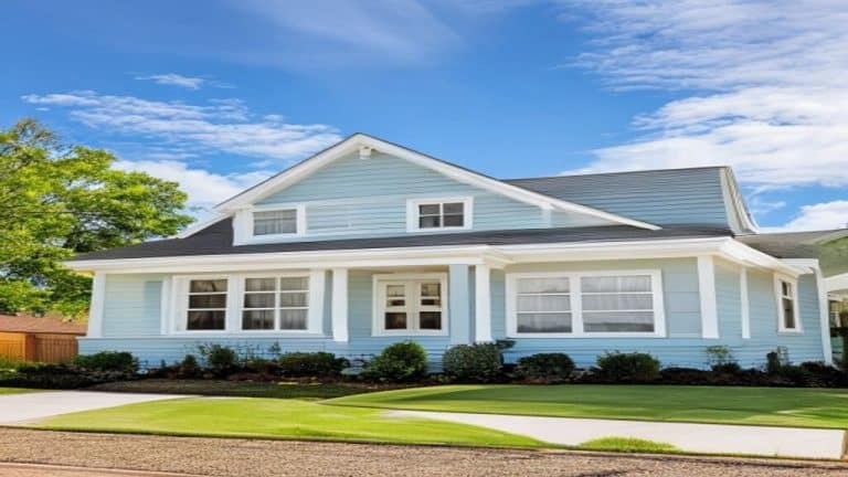 Vinyl clapboard siding on a Southeast Louisiana home